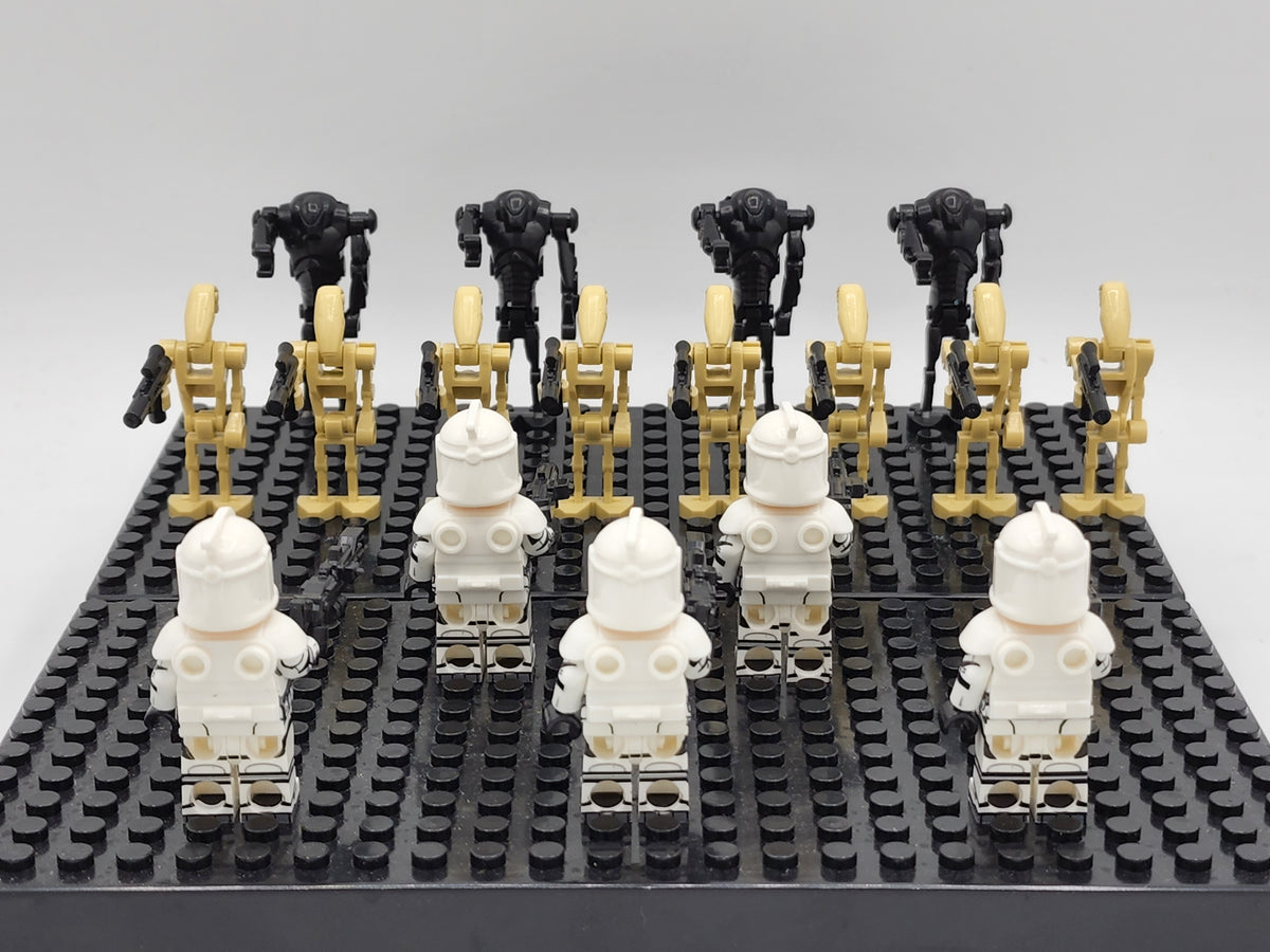 Star Wars Clone Wars Mini Battle Set, Phase 1 Clone Troopers vs Battle Droids with Carrying Case and Foldout Display 18pcs