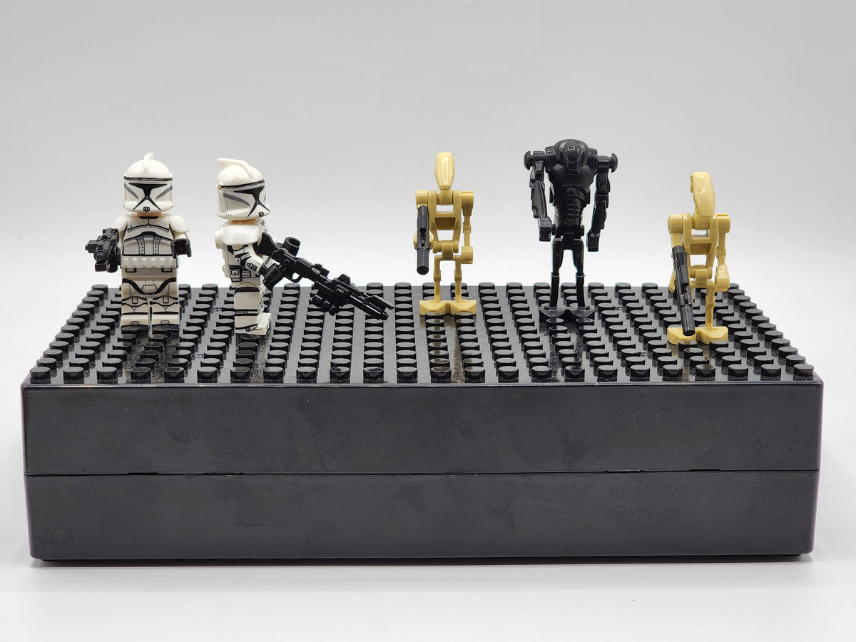 Star Wars Clone Wars Mini Battle Set, Phase 1 Clone Troopers vs Battle Droids with Carrying Case and Foldout Display 18pcs